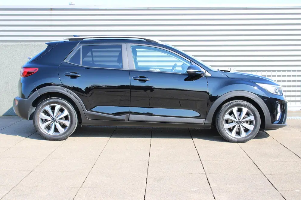 Kia Stonic 1.0 T-GDi MHEV DynamicPlusLine ACHTERUITRI uit 2022, foto 9
