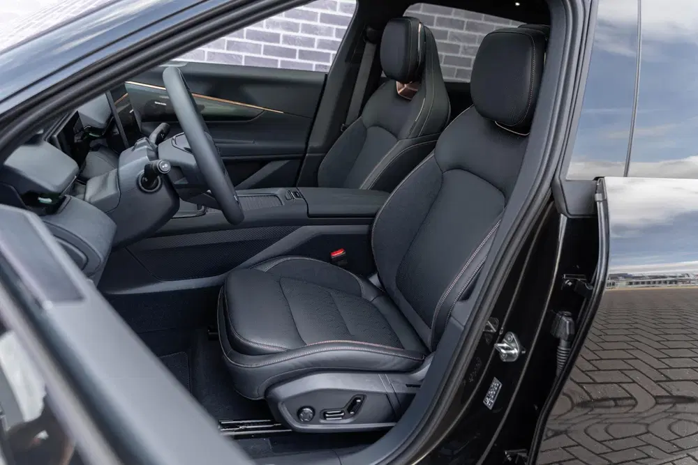 Lynk & Co 08 1.5 Plug-in Hybrid More uit 2025, foto 3