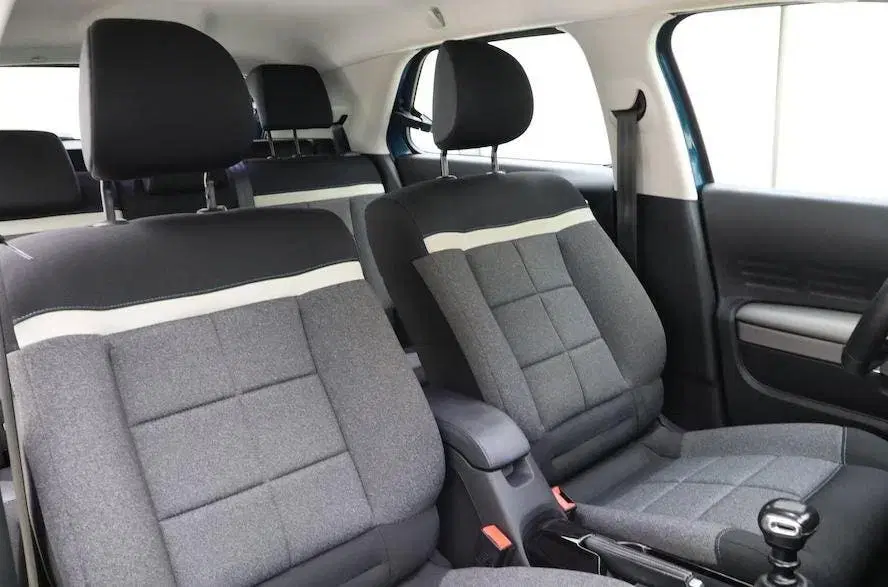 Citroën C4 Cactus Citroen C4 Cactus 1.2 PureTech Business Pl uit 2020, foto 4