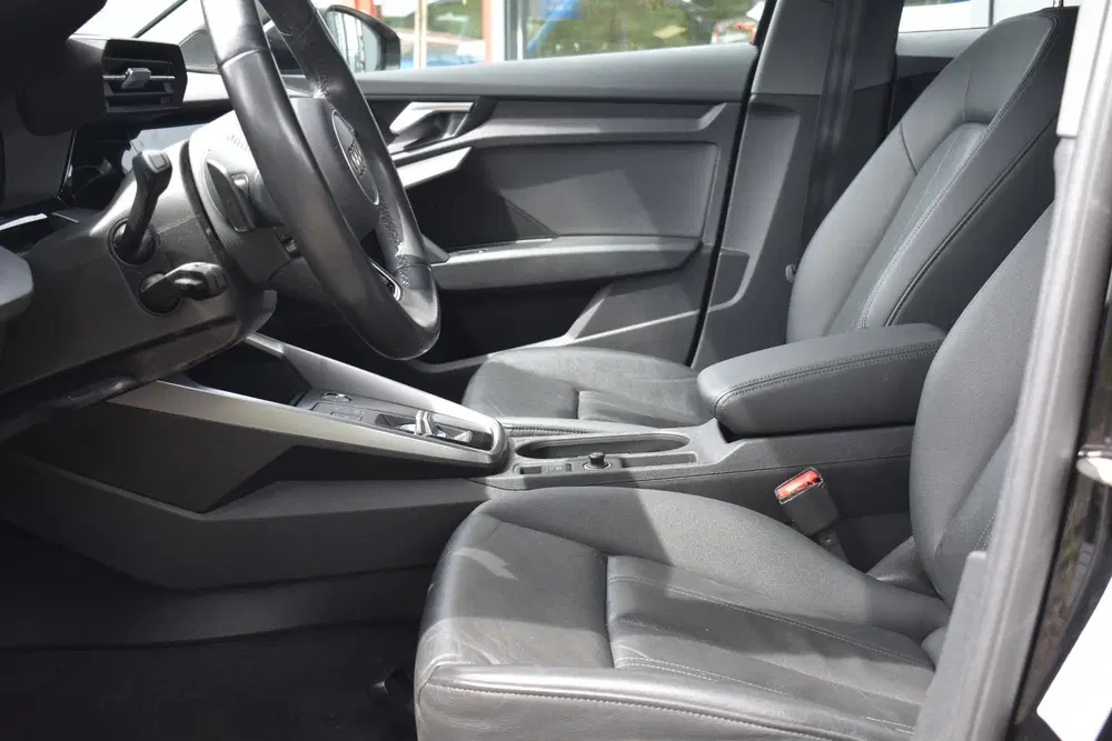 Audi A3 35 TFSI S edition S-line uit 2022, foto 2