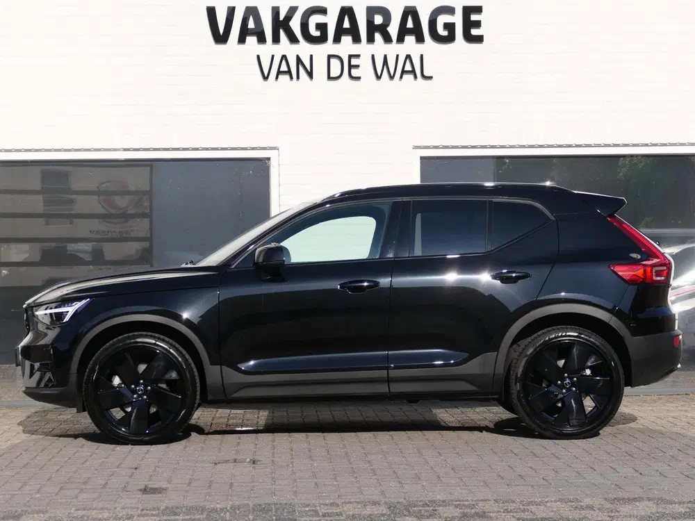 Volvo XC40 2.0 B3 Plus Black uit 2025, foto 2