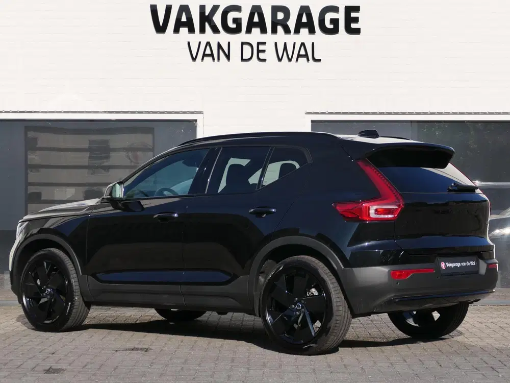 Volvo XC40 2.0 B3 Plus Black uit 2025, foto 3
