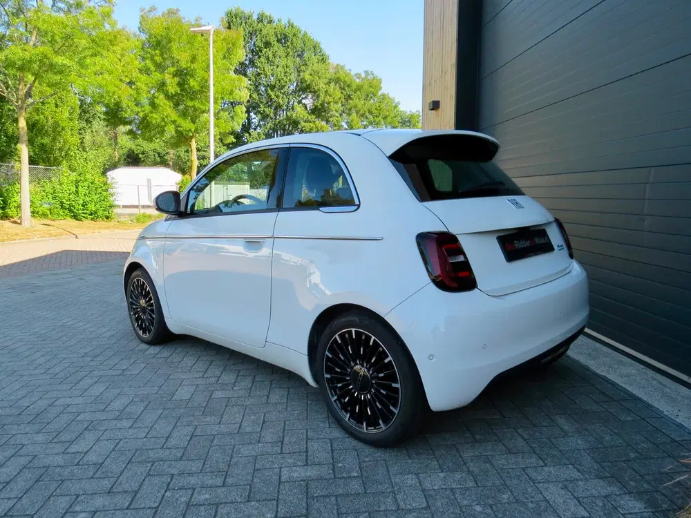 Fiat 500e La Prima By Bocelli 42 kWh *Pano *Carplay uit 2024, foto 3