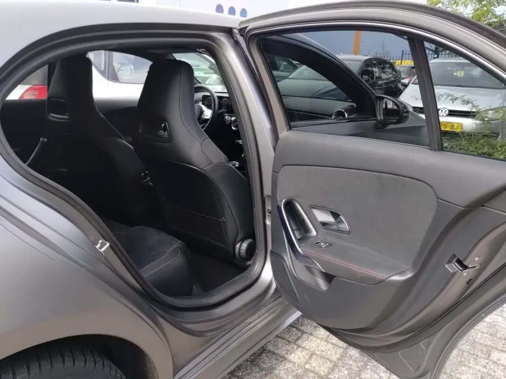 Mercedes-Benz A-Klasse 250 e Business Line AMG uit 2022, foto 11