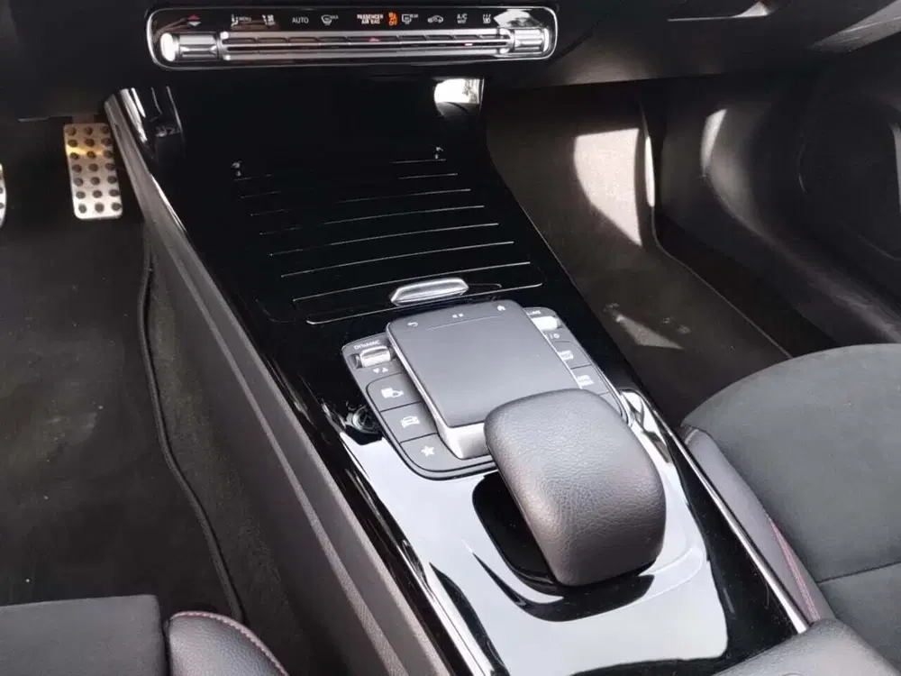 Mercedes-Benz A-Klasse 250 e Business Line AMG uit 2022, foto 9