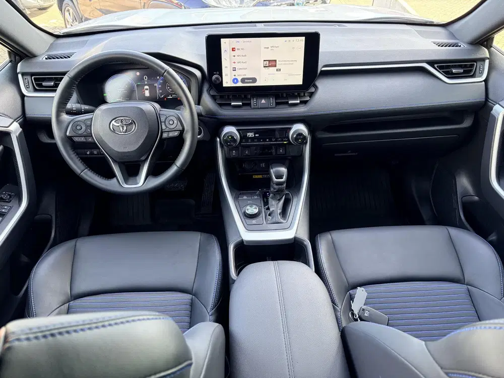 Toyota RAV 4 AWD Bi-tone Navigatie uit 2025, foto 13