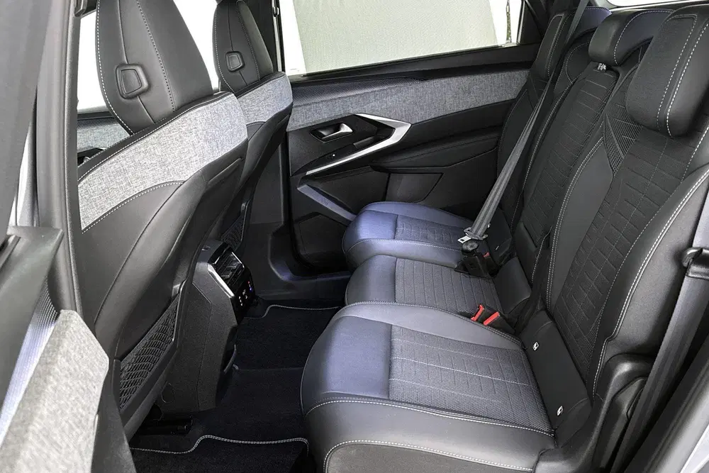 Peugeot 5008 1.2 Hybrid 145 GT 7p Stuur-Stoelverwarming uit 2025, foto 9