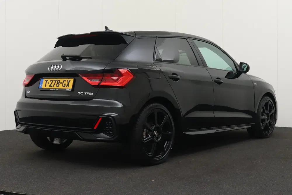 Audi A1 30 111PK Aut TFSI S-Line Black Ed. Leder A uit 2022, foto 2