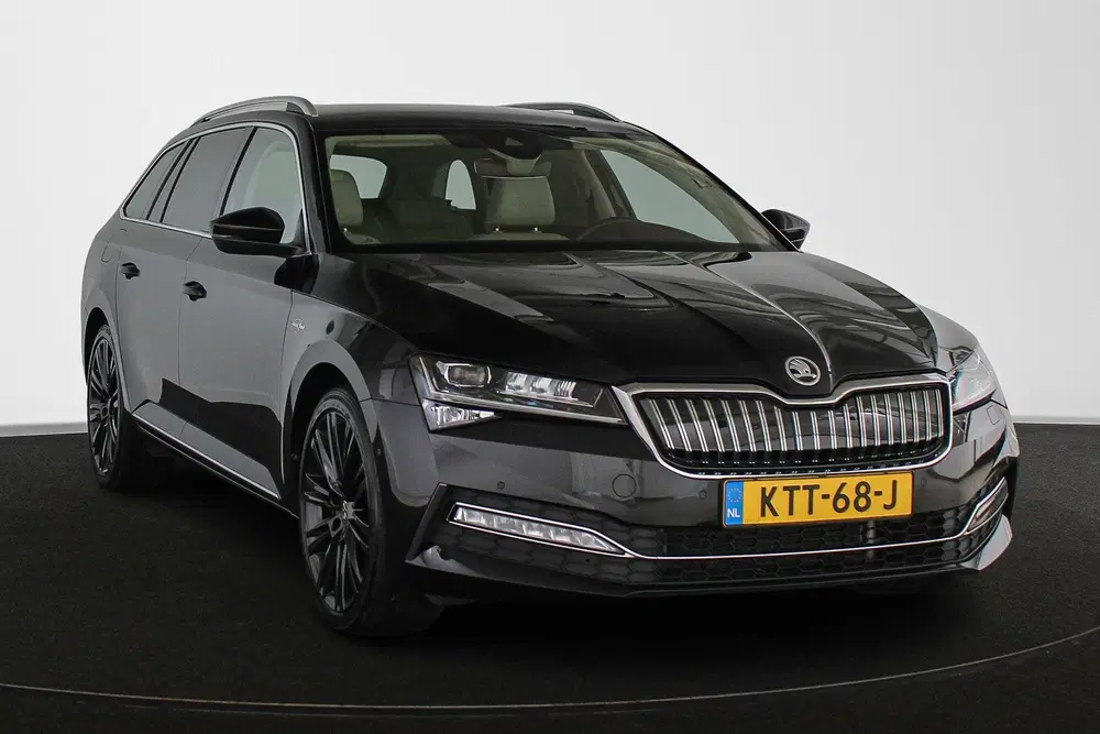 Skoda Superb 1.4 TSI iV Laurin & Klement Leder Stoelve uit 2023, foto 2