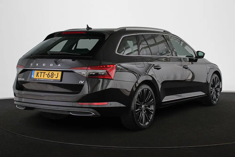 Skoda Superb 1.4 TSI iV Laurin & Klement Leder Stoelve uit 2023, foto 3