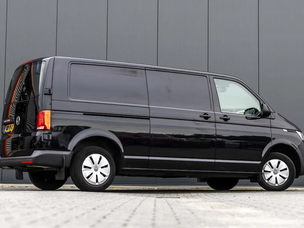 Volkswagen Transporter 2.0 TDI L2H1 28 laadruimte bekleed uit 2022, foto 5