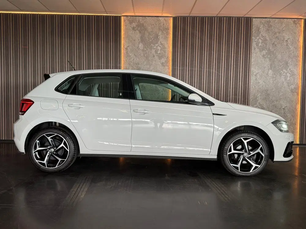 Volkswagen Polo 1.0 TSI R-Line DSG LED CRUISE PDC 2020 uit 2020, foto 2