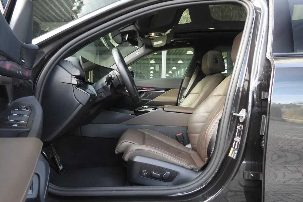 BMW i5 eDrive40 M Sport uit 2025, foto 14