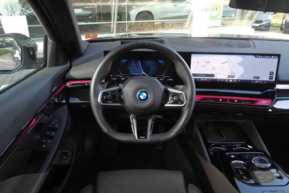 BMW i5 eDrive40 M Sport uit 2025, foto 2