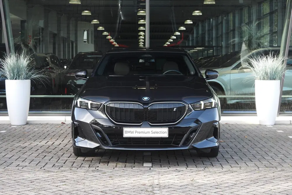 BMW i5 eDrive40 M Sport uit 2025, foto 9