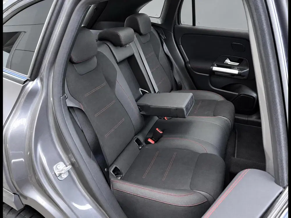 Mercedes-Benz EQA 250+ AMG uit 2025, foto 13
