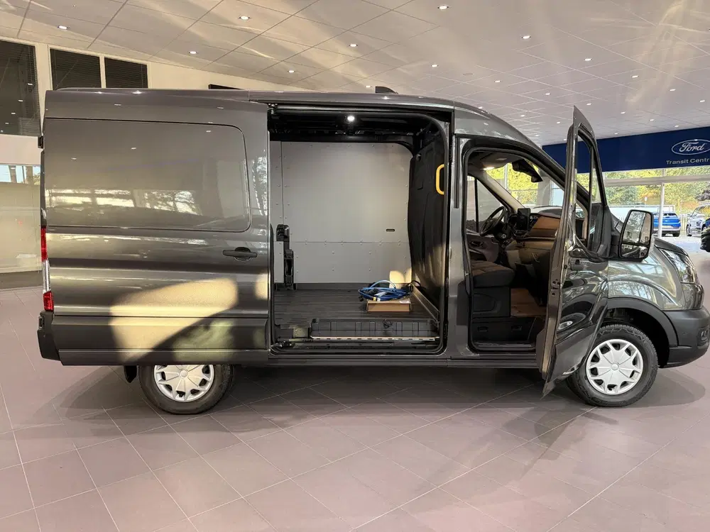 Ford Transit 350 L2H2 Trend 68 kWh 25KM auto niet gebru uit 2024, foto 12
