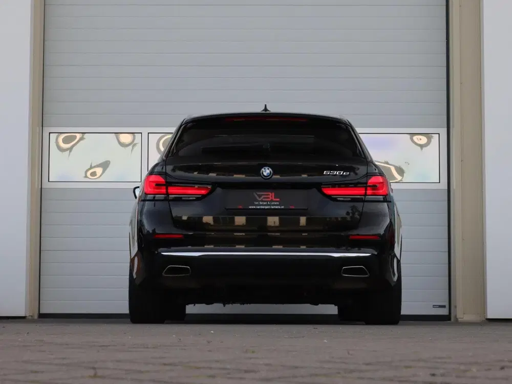 BMW 5-serie 530e Luxuryline uit 2023, foto 10
