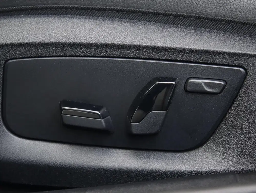 BMW 5-serie 530e Luxuryline uit 2023, foto 15