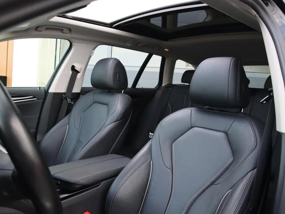 BMW 5-serie 530e Luxuryline uit 2023, foto 6