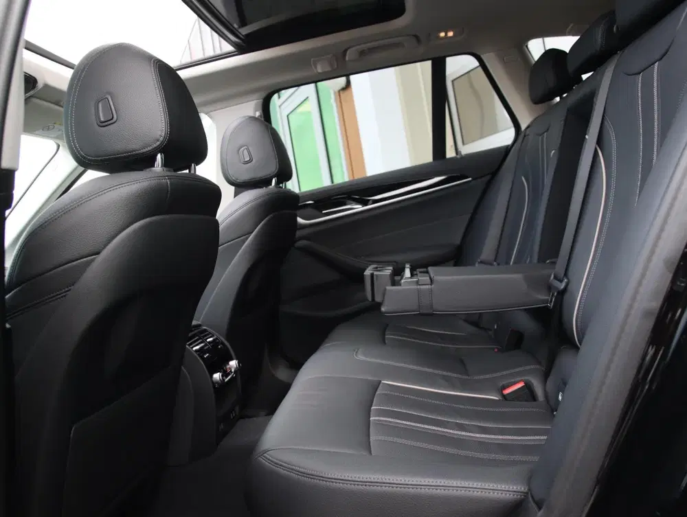 BMW 5-serie 530e Luxuryline uit 2023, foto 7