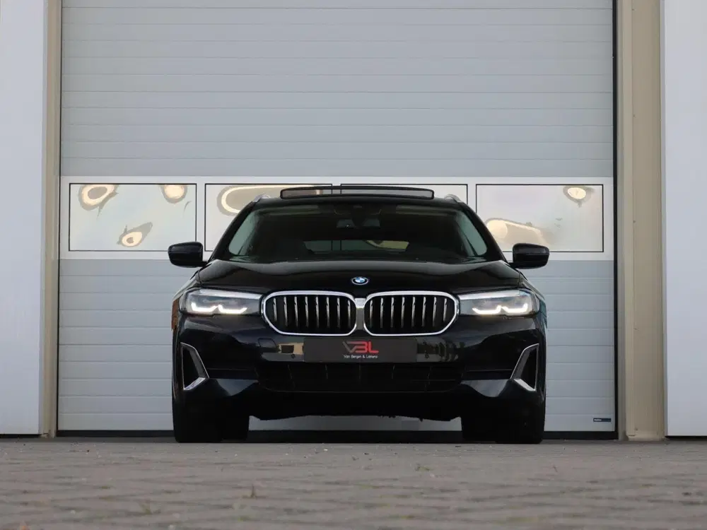 BMW 5-serie 530e Luxuryline uit 2023, foto 9