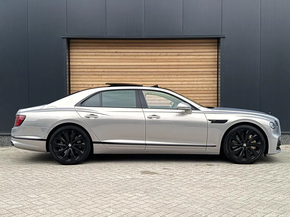 Bentley Flying Spur 4.0 V8 First Edition 4W-Besturing uit 2021, foto 2