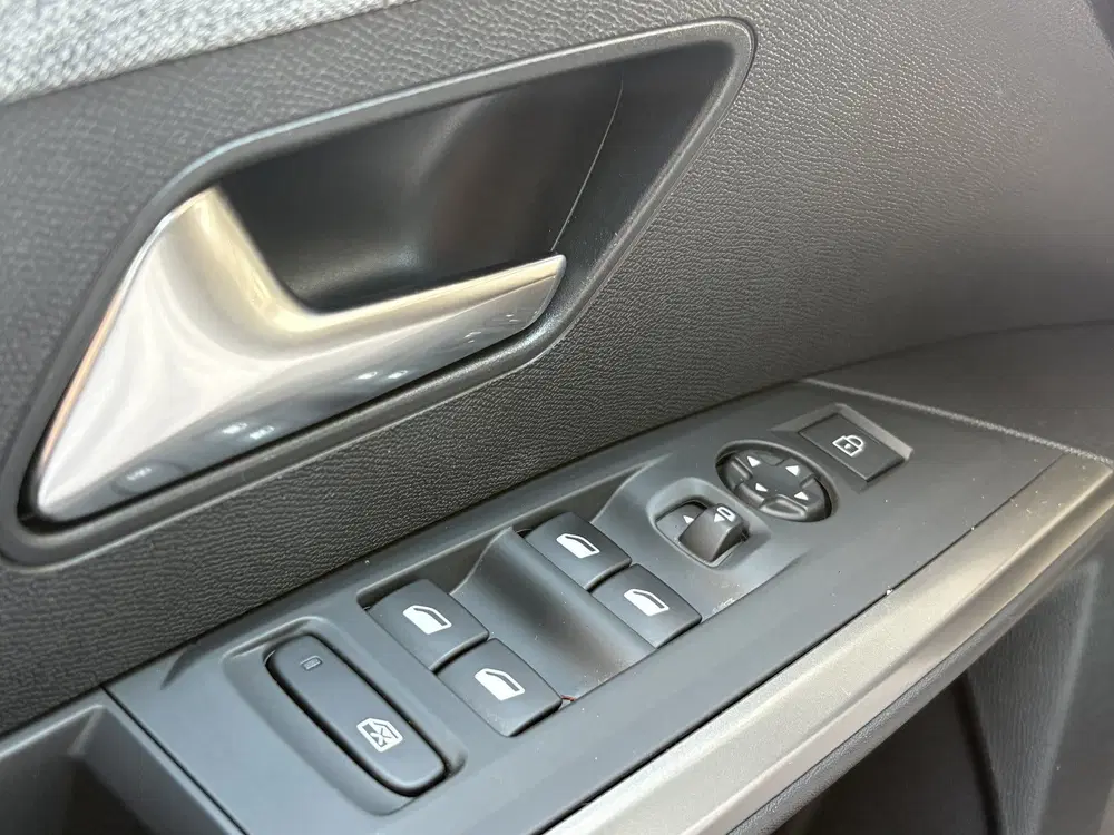Peugeot 3008 1.2 Hybrid 136 Allure uit 2025, foto 11