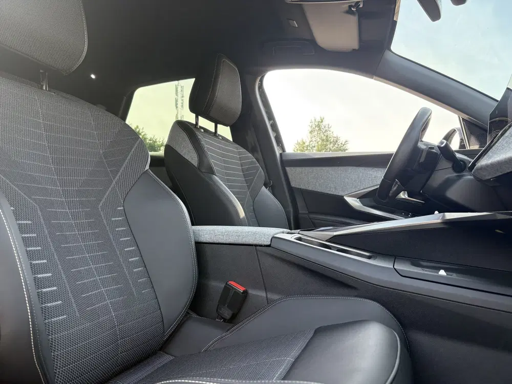 Peugeot 3008 1.2 Hybrid 136 Allure uit 2025, foto 8