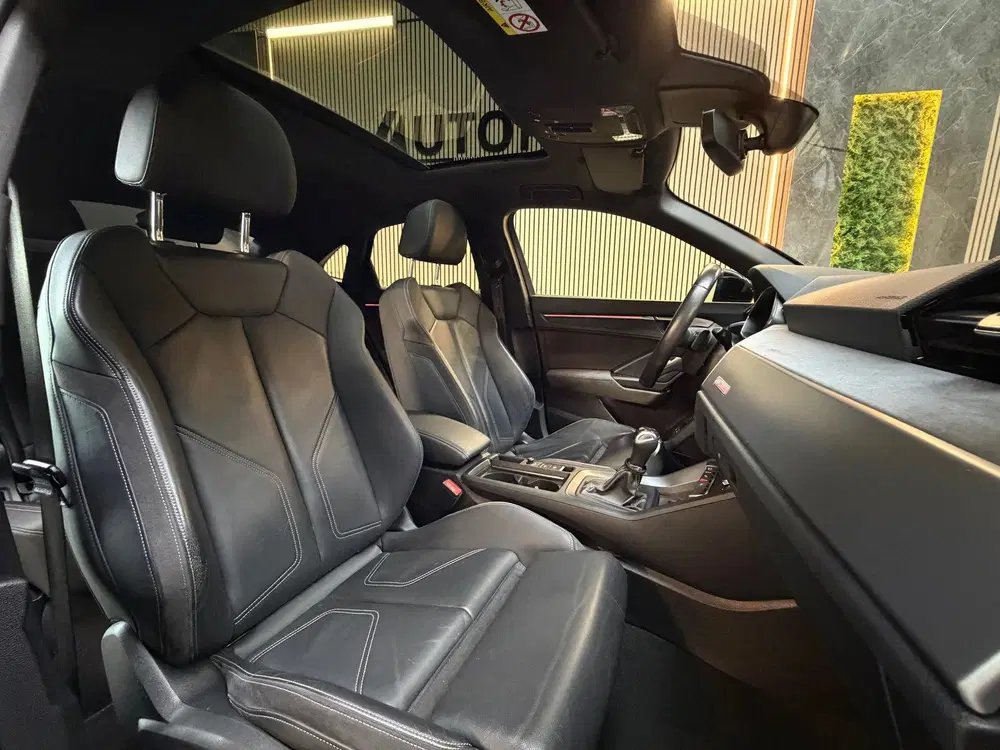Audi Q3 45 TFSI e S Edition 3X S-LINE uit 2021, foto 10