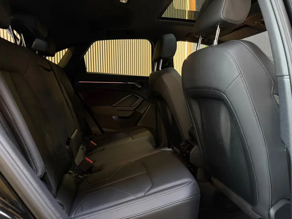 Audi Q3 45 TFSI e S Edition 3X S-LINE uit 2021, foto 11