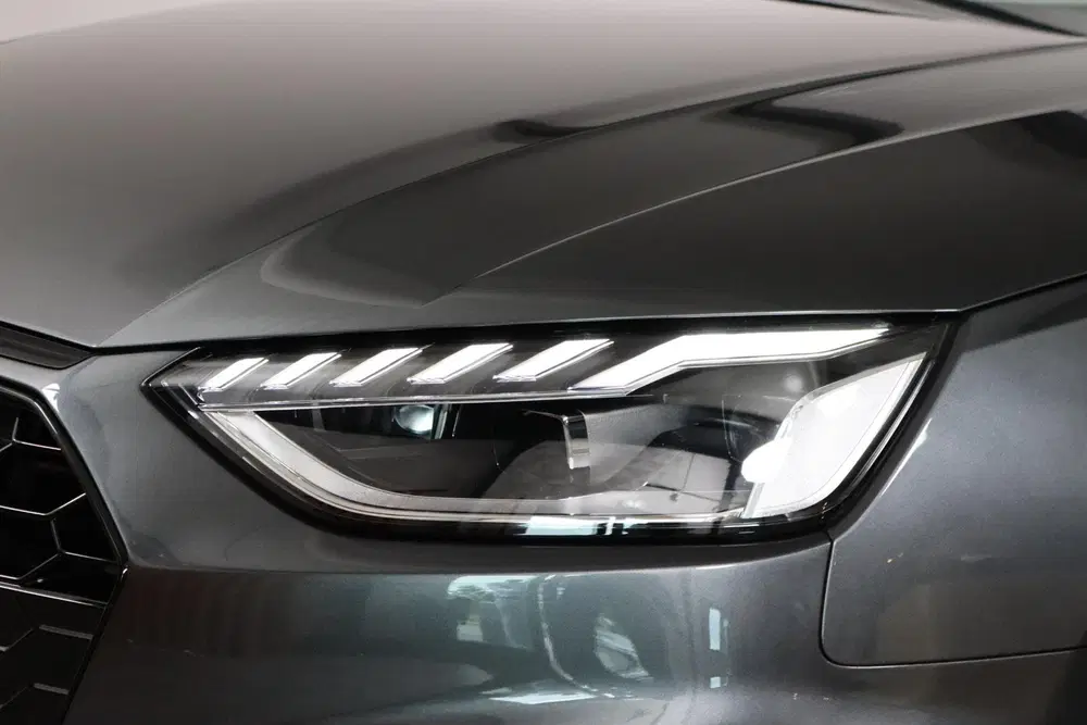 Audi A4 35 TFSI S-Line Competition Panoramadak uit 2024, foto 10