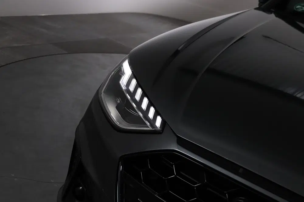 Audi A4 35 TFSI S-Line Competition Panoramadak uit 2024, foto 11