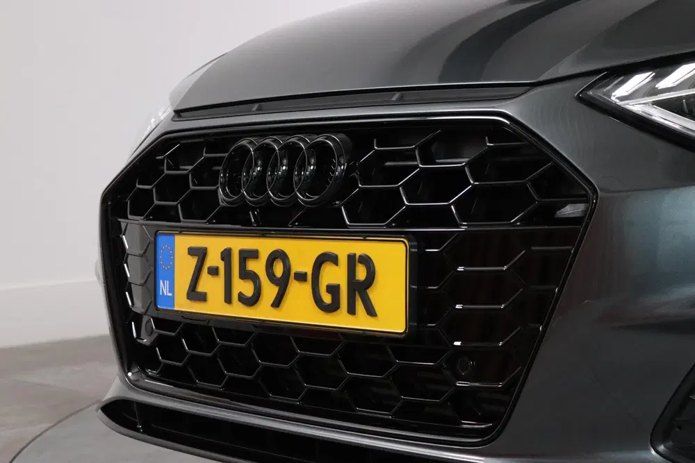 Audi A4 35 TFSI S-Line Competition Panoramadak uit 2024, foto 12