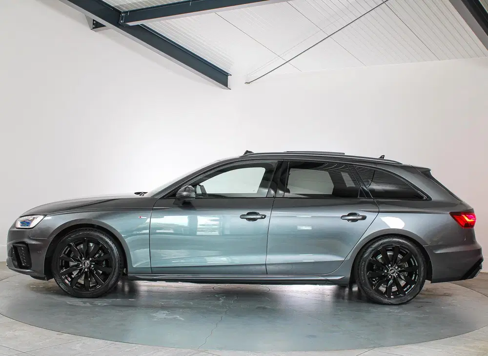 Audi A4 35 TFSI S-Line Competition Panoramadak uit 2024, foto 7
