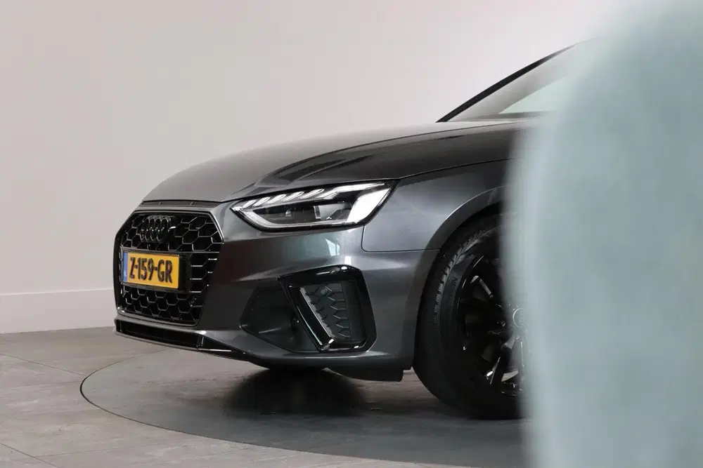 Audi A4 35 TFSI S-Line Competition Panoramadak uit 2024, foto 9