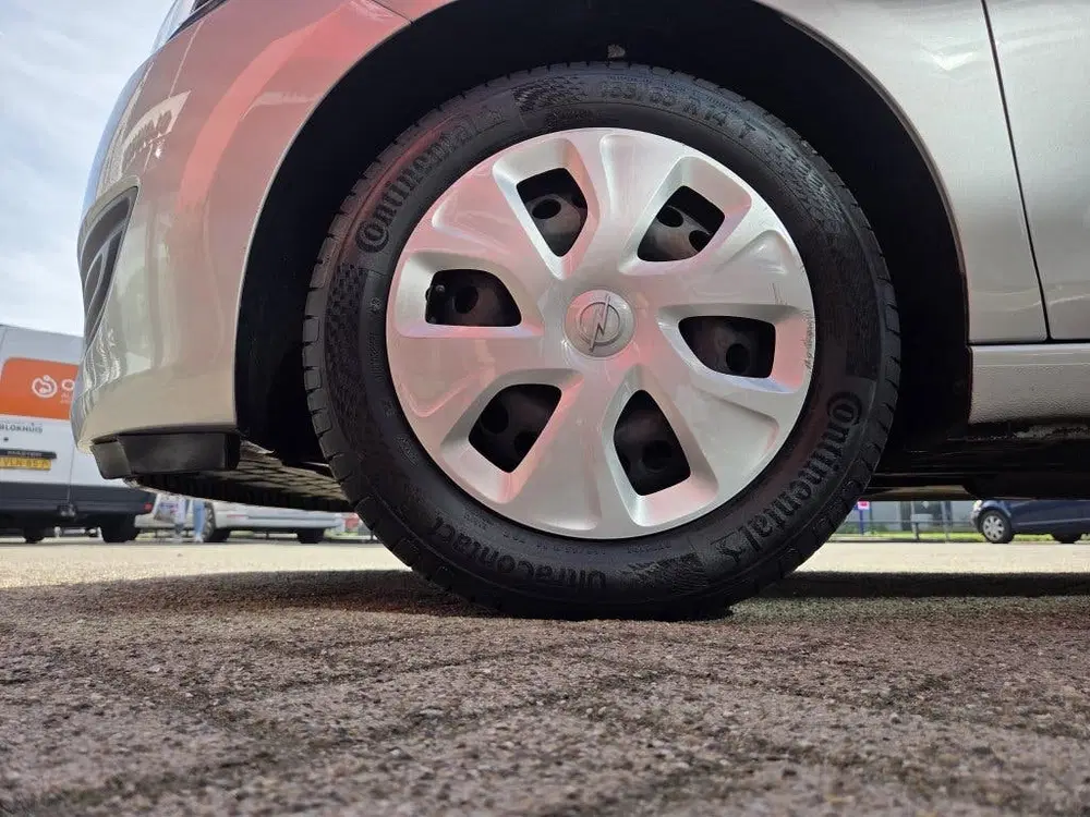 Opel Karl 1.0 75pk 120 Jaar Edition uit 2019, foto 9