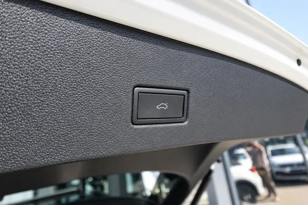 Volkswagen T-Roc 1.5 TSI R-Line PANO IQ.LIGHT KEYLESS VOL uit 2022, foto 12