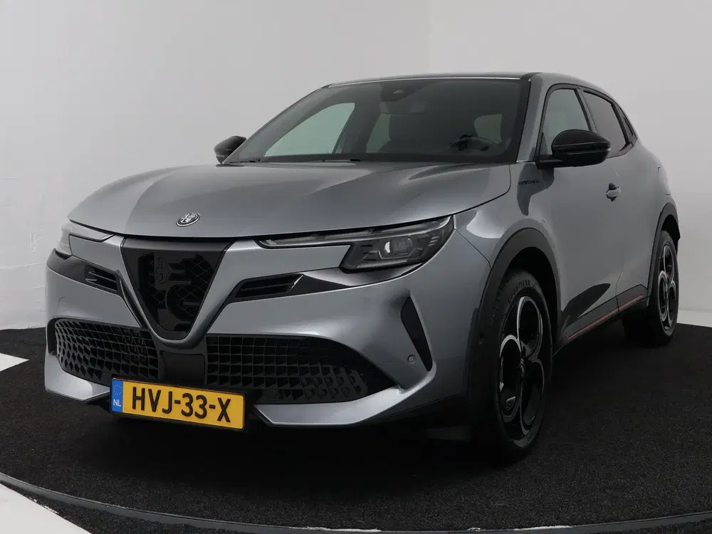 Alfa Romeo Junior 1.2 Turbo Hybrid Ibrida Speciale Navigatie uit 2025