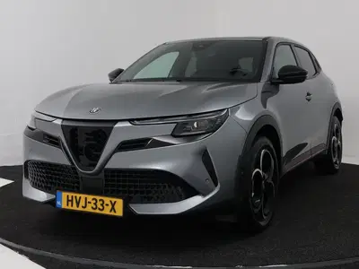 Alfa Romeo Junior 1.2 Turbo Hybrid Ibrida Speciale Navigatie uit 2025