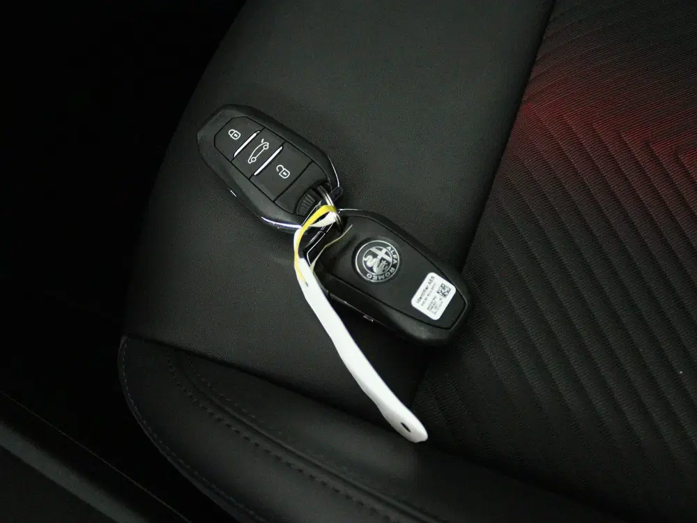 Alfa Romeo Junior 1.2 Turbo Hybrid Ibrida Speciale Navigatie uit 2025, foto 5