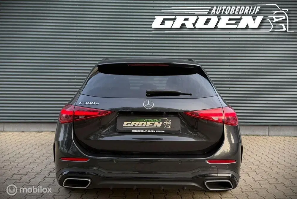 Mercedes-Benz C-Klasse Mercedes C-klasse Estate 300 e 4MATIC AMG uit 2023, foto 10