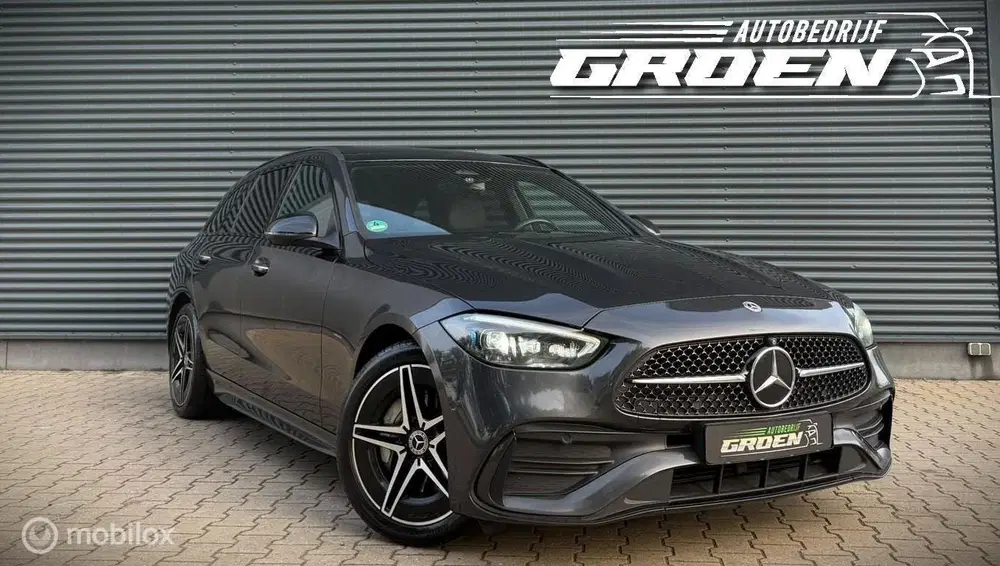 Mercedes-Benz C-Klasse Mercedes C-klasse Estate 300 e 4MATIC AMG uit 2023, foto 2