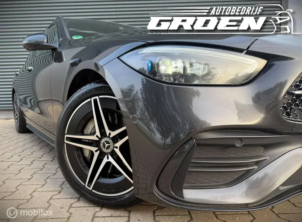 Mercedes-Benz C-Klasse Mercedes C-klasse Estate 300 e 4MATIC AMG uit 2023, foto 4