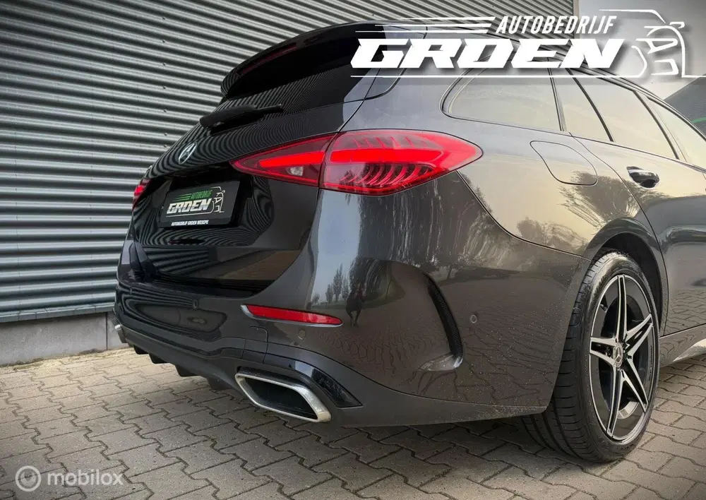Mercedes-Benz C-Klasse Mercedes C-klasse Estate 300 e 4MATIC AMG uit 2023, foto 9