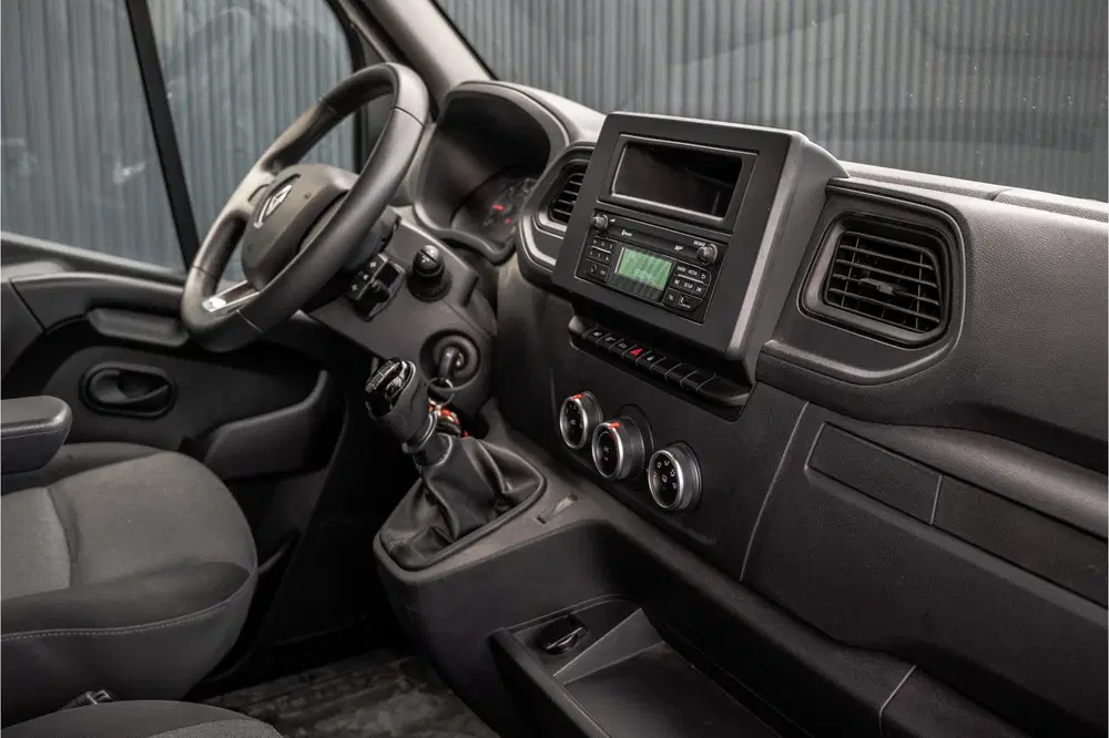 Renault Master 15.389 KM uit 2020, foto 2