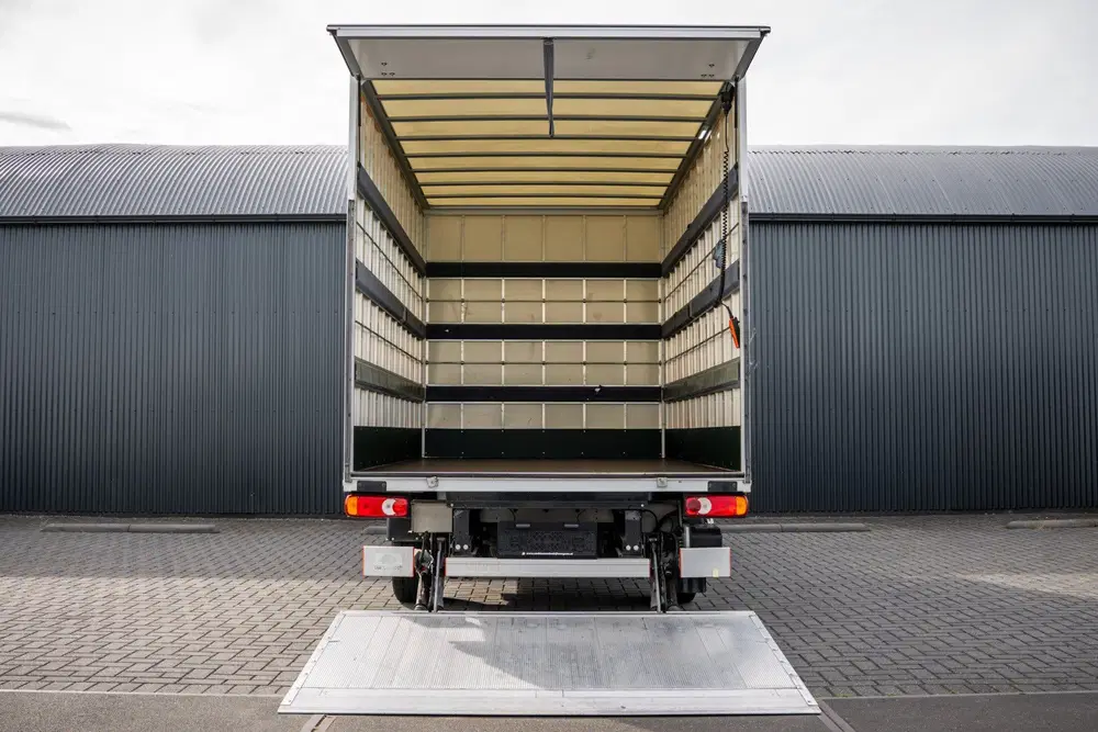 Renault Master 15.389 KM uit 2020, foto 8