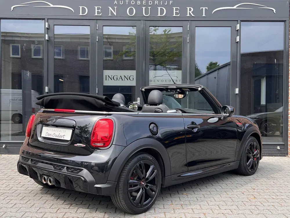 Mini Cabrio 2.0 John Cooper Works Classic AUT. JCW HEA uit 2024, foto 2