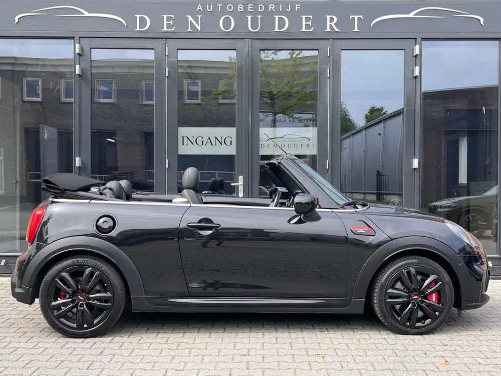 Mini Cabrio 2.0 John Cooper Works Classic AUT. JCW HEA uit 2024, foto 3