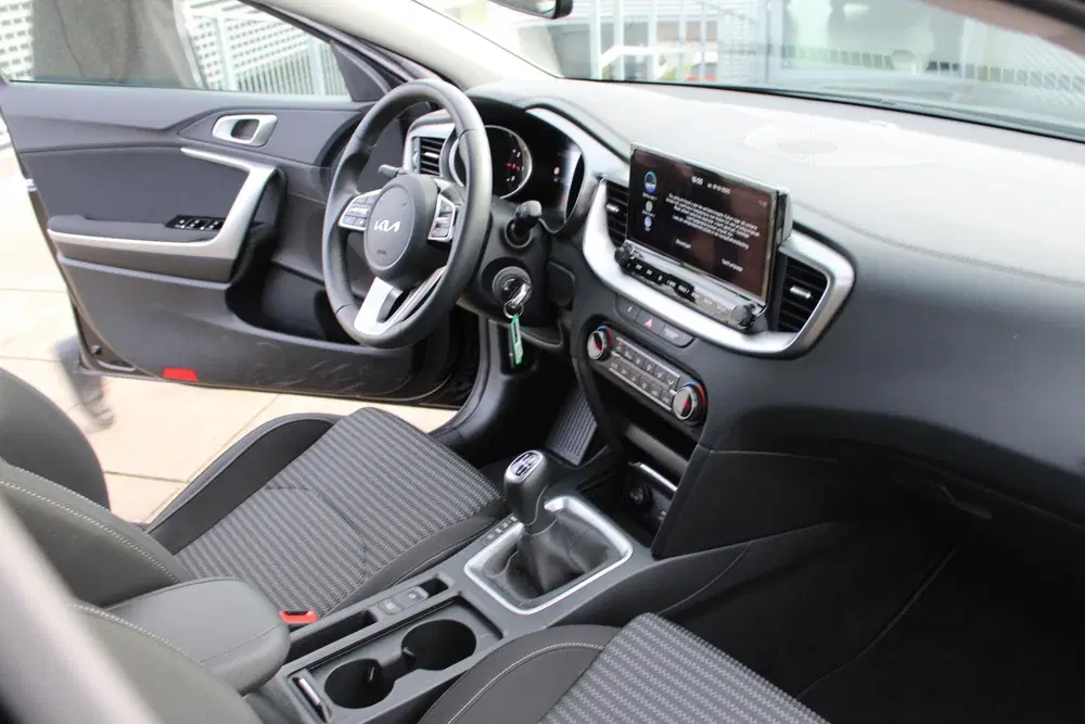 Kia Ceed 1.0 T-GDi DynamicLine Navigatie uit 2025, foto 11